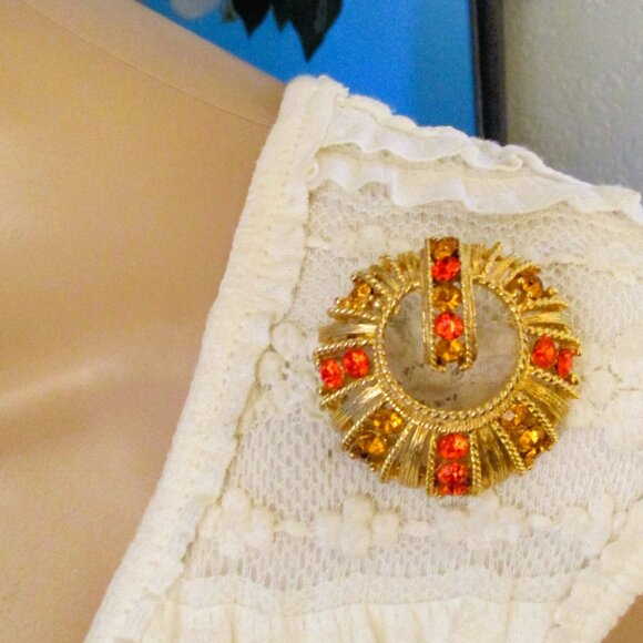 VINTAGE Marigold Tiger Orange Rhinestone Gold Plated Brooch ~ MID-CENTURY Brooch - Picture 3 of 13